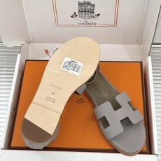 (配原版飞机盒) Hermès/爱马仕经典H型 平底凉鞋 标志性的“H”元素 以剪裁呈现 Epsom牛皮细腻又挺括 平 (配原版飞机盒) Hermès/爱马仕经典H型 平底凉鞋 标志性的“H”元素 以剪裁呈现 Epsom牛皮细腻又挺括 平