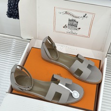 (配原版飞机盒) Hermès/爱马仕经典H型 平底凉鞋 标志性的“H”元素 以剪裁呈现 Epsom牛皮细腻又挺括 平 (配原版飞机盒) Hermès/爱马仕经典H型 平底凉鞋 标志性的“H”元素 以剪裁呈现 Epsom牛皮细腻又挺括 平