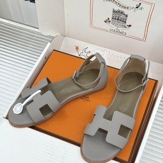 (配原版飞机盒) Hermès/爱马仕经典H型 平底凉鞋 标志性的“H”元素 以剪裁呈现 Epsom牛皮细腻又挺括 平 (配原版飞机盒) Hermès/爱马仕经典H型 平底凉鞋 标志性的“H”元素 以剪裁呈现 Epsom牛皮细腻又挺括 平