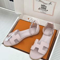 (配原版飞机盒) Hermès/爱马仕经典H型 平底凉鞋 标志性的“H”元素 以剪裁呈现 Epsom牛皮细腻又挺括 平 (配原版飞机盒) Hermès/爱马仕经典H型 平底凉鞋 标志性的“H”元素 以剪裁呈现 Epsom牛皮细腻又挺括 平