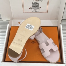 (配原版飞机盒) Hermès/爱马仕经典H型 平底凉鞋 标志性的“H”元素 以剪裁呈现 Epsom牛皮细腻又挺括 平 (配原版飞机盒) Hermès/爱马仕经典H型 平底凉鞋 标志性的“H”元素 以剪裁呈现 Epsom牛皮细腻又挺括 平
