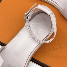 (配原版飞机盒) Hermès/爱马仕经典H型 平底凉鞋 标志性的“H”元素 以剪裁呈现 Epsom牛皮细腻又挺括 平 (配原版飞机盒) Hermès/爱马仕经典H型 平底凉鞋 标志性的“H”元素 以剪裁呈现 Epsom牛皮细腻又挺括 平