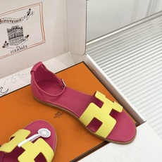(配原版飞机盒) Hermès/爱马仕经典H型 平底凉鞋 标志性的“H”元素 以剪裁呈现 Epsom牛皮细腻又挺括 平 (配原版飞机盒) Hermès/爱马仕经典H型 平底凉鞋 标志性的“H”元素 以剪裁呈现 Epsom牛皮细腻又挺括 平