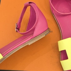 (配原版飞机盒) Hermès/爱马仕经典H型 平底凉鞋 标志性的“H”元素 以剪裁呈现 Epsom牛皮细腻又挺括 平 (配原版飞机盒) Hermès/爱马仕经典H型 平底凉鞋 标志性的“H”元素 以剪裁呈现 Epsom牛皮细腻又挺括 平