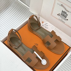 (配原版飞机盒) Hermès/爱马仕经典H型 平底凉鞋 标志性的“H”元素 以剪裁呈现 Epsom牛皮细腻又挺括 平 (配原版飞机盒) Hermès/爱马仕经典H型 平底凉鞋 标志性的“H”元素 以剪裁呈现 Epsom牛皮细腻又挺括 平