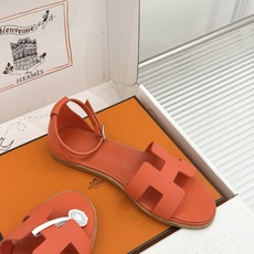 (配原版飞机盒) Hermès/爱马仕经典H型 平底凉鞋 标志性的“H”元素 以剪裁呈现 Epsom牛皮细腻又挺括 平 (配原版飞机盒) Hermès/爱马仕经典H型 平底凉鞋 标志性的“H”元素 以剪裁呈现 Epsom牛皮细腻又挺括 平