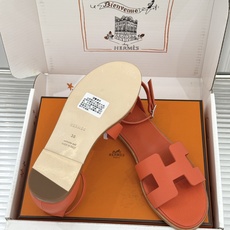 (配原版飞机盒) Hermès/爱马仕经典H型 平底凉鞋 标志性的“H”元素 以剪裁呈现 Epsom牛皮细腻又挺括 平 (配原版飞机盒) Hermès/爱马仕经典H型 平底凉鞋 标志性的“H”元素 以剪裁呈现 Epsom牛皮细腻又挺括 平