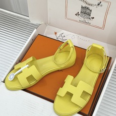 (配原版飞机盒) Hermès/爱马仕经典H型 平底凉鞋 标志性的“H”元素 以剪裁呈现 Epsom牛皮细腻又挺括 平 (配原版飞机盒) Hermès/爱马仕经典H型 平底凉鞋 标志性的“H”元素 以剪裁呈现 Epsom牛皮细腻又挺括 平