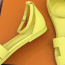 (配原版飞机盒) Hermès/爱马仕经典H型 平底凉鞋 标志性的“H”元素 以剪裁呈现 Epsom牛皮细腻又挺括 平 (配原版飞机盒) Hermès/爱马仕经典H型 平底凉鞋 标志性的“H”元素 以剪裁呈现 Epsom牛皮细腻又挺括 平