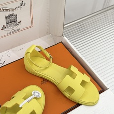 (配原版飞机盒) Hermès/爱马仕经典H型 平底凉鞋 标志性的“H”元素 以剪裁呈现 Epsom牛皮细腻又挺括 平 (配原版飞机盒) Hermès/爱马仕经典H型 平底凉鞋 标志性的“H”元素 以剪裁呈现 Epsom牛皮细腻又挺括 平