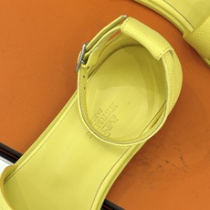 (配原版飞机盒) Hermès/爱马仕经典H型 平底凉鞋 标志性的“H”元素 以剪裁呈现 Epsom牛皮细腻又挺括 平 (配原版飞机盒) Hermès/爱马仕经典H型 平底凉鞋 标志性的“H”元素 以剪裁呈现 Epsom牛皮细腻又挺括 平