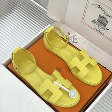 (配原版飞机盒) Hermès/爱马仕经典H型 平底凉鞋 标志性的“H”元素 以剪裁呈现 Epsom牛皮细腻又挺括 平 (配原版飞机盒) Hermès/爱马仕经典H型 平底凉鞋 标志性的“H”元素 以剪裁呈现 Epsom牛皮细腻又挺括 平