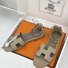 (配原版飞机盒) Hermès/爱马仕经典H型 平底凉鞋 标志性的“H”元素 以剪裁呈现 Epsom牛皮细腻又挺括 平 (配原版飞机盒) Hermès/爱马仕经典H型 平底凉鞋 标志性的“H”元素 以剪裁呈现 Epsom牛皮细腻又挺括 平