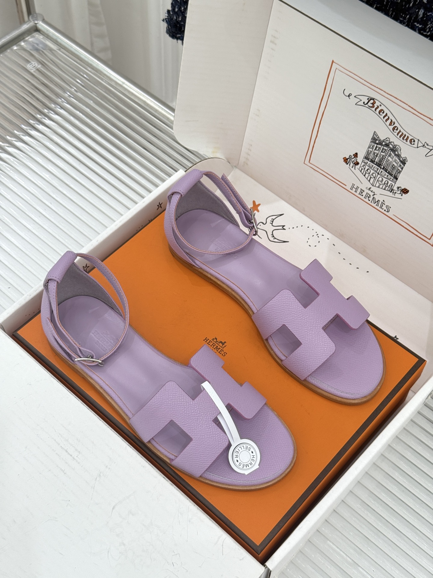 （配原版飞机盒） Hermès/爱马仕经典H型 平底凉鞋 标志性的“H”元素  以剪裁呈现 Epsom牛皮细腻又挺括 平