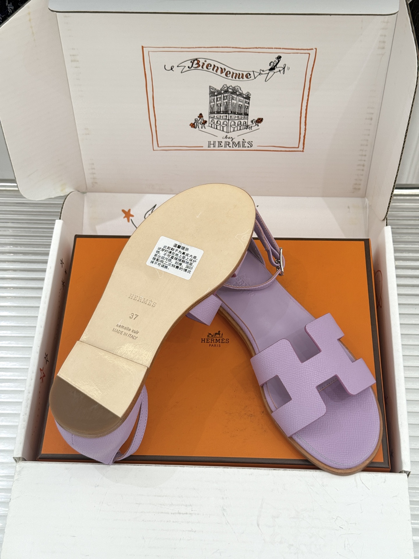 （配原版飞机盒） Hermès/爱马仕经典H型 平底凉鞋 标志性的“H”元素  以剪裁呈现 Epsom牛皮细腻又挺括 平