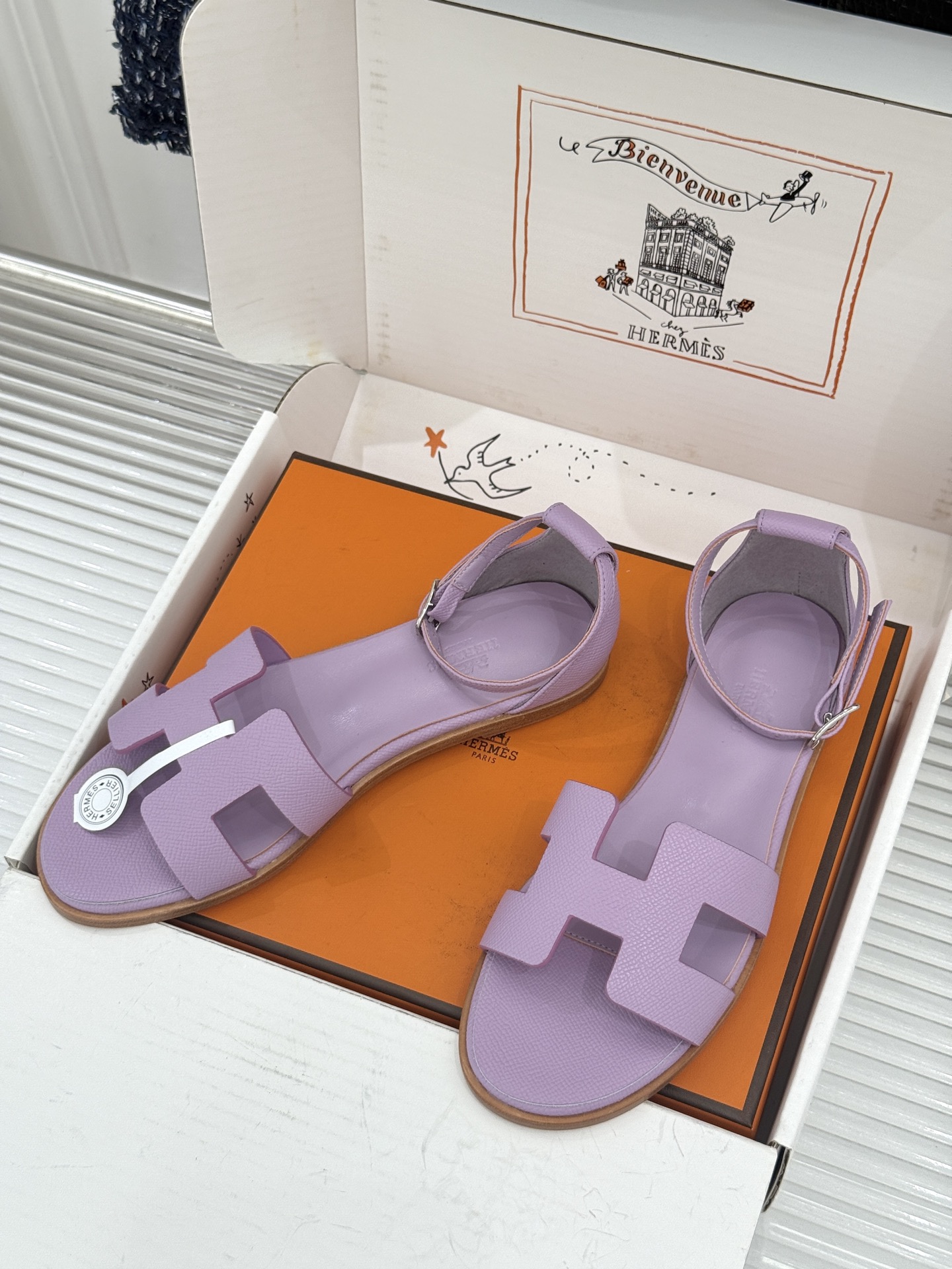 （配原版飞机盒） Hermès/爱马仕经典H型 平底凉鞋 标志性的“H”元素  以剪裁呈现 Epsom牛皮细腻又挺括 平