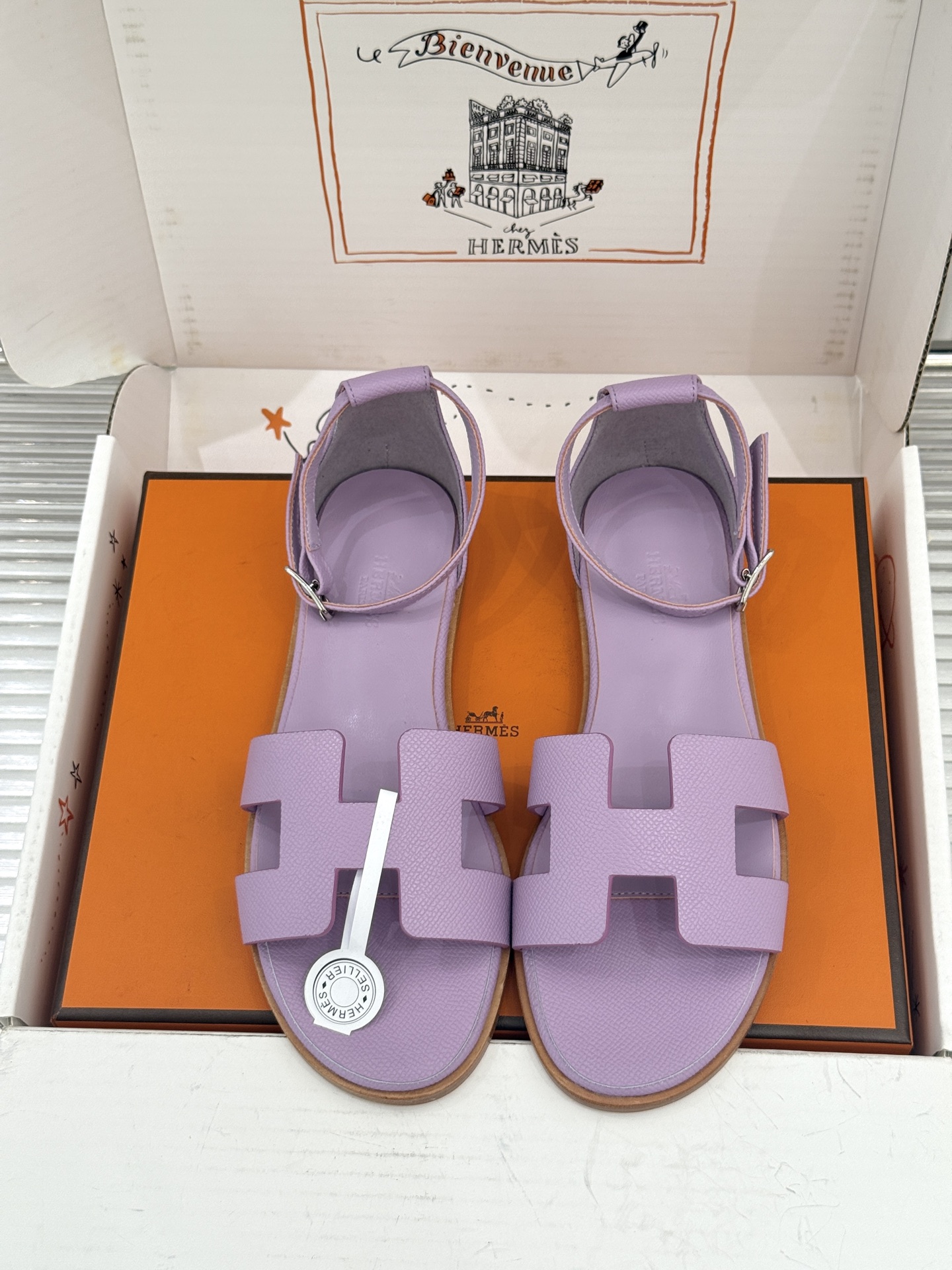 （配原版飞机盒） Hermès/爱马仕经典H型 平底凉鞋 标志性的“H”元素  以剪裁呈现 Epsom牛皮细腻又挺括 平
