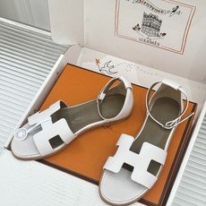 (配原版飞机盒) Hermès/爱马仕经典H型 平底凉鞋 标志性的“H”元素 以剪裁呈现 Epsom牛皮细腻又挺括 平 (配原版飞机盒) Hermès/爱马仕经典H型 平底凉鞋 标志性的“H”元素 以剪裁呈现 Epsom牛皮细腻又挺括 平