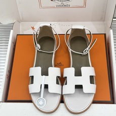 (配原版飞机盒) Hermès/爱马仕经典H型 平底凉鞋 标志性的“H”元素 以剪裁呈现 Epsom牛皮细腻又挺括 平 (配原版飞机盒) Hermès/爱马仕经典H型 平底凉鞋 标志性的“H”元素 以剪裁呈现 Epsom牛皮细腻又挺括 平