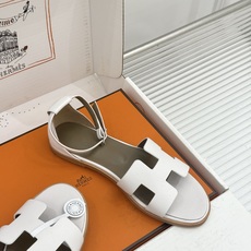 (配原版飞机盒) Hermès/爱马仕经典H型 平底凉鞋 标志性的“H”元素 以剪裁呈现 Epsom牛皮细腻又挺括 平 (配原版飞机盒) Hermès/爱马仕经典H型 平底凉鞋 标志性的“H”元素 以剪裁呈现 Epsom牛皮细腻又挺括 平