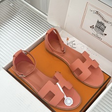 (配原版飞机盒) Hermès/爱马仕经典H型 平底凉鞋 标志性的“H”元素 以剪裁呈现 Epsom牛皮细腻又挺括 平 (配原版飞机盒) Hermès/爱马仕经典H型 平底凉鞋 标志性的“H”元素 以剪裁呈现 Epsom牛皮细腻又挺括 平