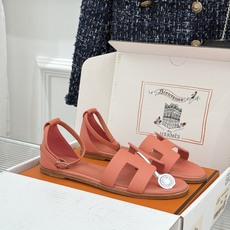 (配原版飞机盒) Hermès/爱马仕经典H型 平底凉鞋 标志性的“H”元素 以剪裁呈现 Epsom牛皮细腻又挺括 平 (配原版飞机盒) Hermès/爱马仕经典H型 平底凉鞋 标志性的“H”元素 以剪裁呈现 Epsom牛皮细腻又挺括 平
