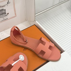 (配原版飞机盒) Hermès/爱马仕经典H型 平底凉鞋 标志性的“H”元素 以剪裁呈现 Epsom牛皮细腻又挺括 平 (配原版飞机盒) Hermès/爱马仕经典H型 平底凉鞋 标志性的“H”元素 以剪裁呈现 Epsom牛皮细腻又挺括 平