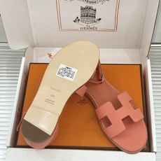 (配原版飞机盒) Hermès/爱马仕经典H型 平底凉鞋 标志性的“H”元素 以剪裁呈现 Epsom牛皮细腻又挺括 平 (配原版飞机盒) Hermès/爱马仕经典H型 平底凉鞋 标志性的“H”元素 以剪裁呈现 Epsom牛皮细腻又挺括 平