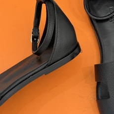 (配原版飞机盒) Hermès/爱马仕经典H型 平底凉鞋 标志性的“H”元素 以剪裁呈现 Epsom牛皮细腻又挺括 平 (配原版飞机盒) Hermès/爱马仕经典H型 平底凉鞋 标志性的“H”元素 以剪裁呈现 Epsom牛皮细腻又挺括 平