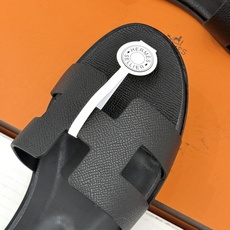 (配原版飞机盒) Hermès/爱马仕经典H型 平底凉鞋 标志性的“H”元素 以剪裁呈现 Epsom牛皮细腻又挺括 平 (配原版飞机盒) Hermès/爱马仕经典H型 平底凉鞋 标志性的“H”元素 以剪裁呈现 Epsom牛皮细腻又挺括 平