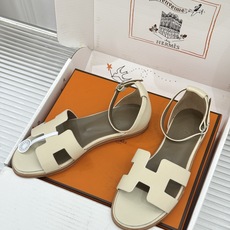 (配原版飞机盒) Hermès/爱马仕经典H型 平底凉鞋 标志性的“H”元素 以剪裁呈现 Epsom牛皮细腻又挺括 平 (配原版飞机盒) Hermès/爱马仕经典H型 平底凉鞋 标志性的“H”元素 以剪裁呈现 Epsom牛皮细腻又挺括 平