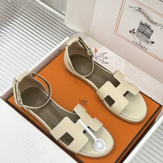 (配原版飞机盒) Hermès/爱马仕经典H型 平底凉鞋 标志性的“H”元素 以剪裁呈现 Epsom牛皮细腻又挺括 平 (配原版飞机盒) Hermès/爱马仕经典H型 平底凉鞋 标志性的“H”元素 以剪裁呈现 Epsom牛皮细腻又挺括 平