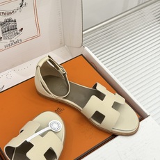 (配原版飞机盒) Hermès/爱马仕经典H型 平底凉鞋 标志性的“H”元素 以剪裁呈现 Epsom牛皮细腻又挺括 平 (配原版飞机盒) Hermès/爱马仕经典H型 平底凉鞋 标志性的“H”元素 以剪裁呈现 Epsom牛皮细腻又挺括 平