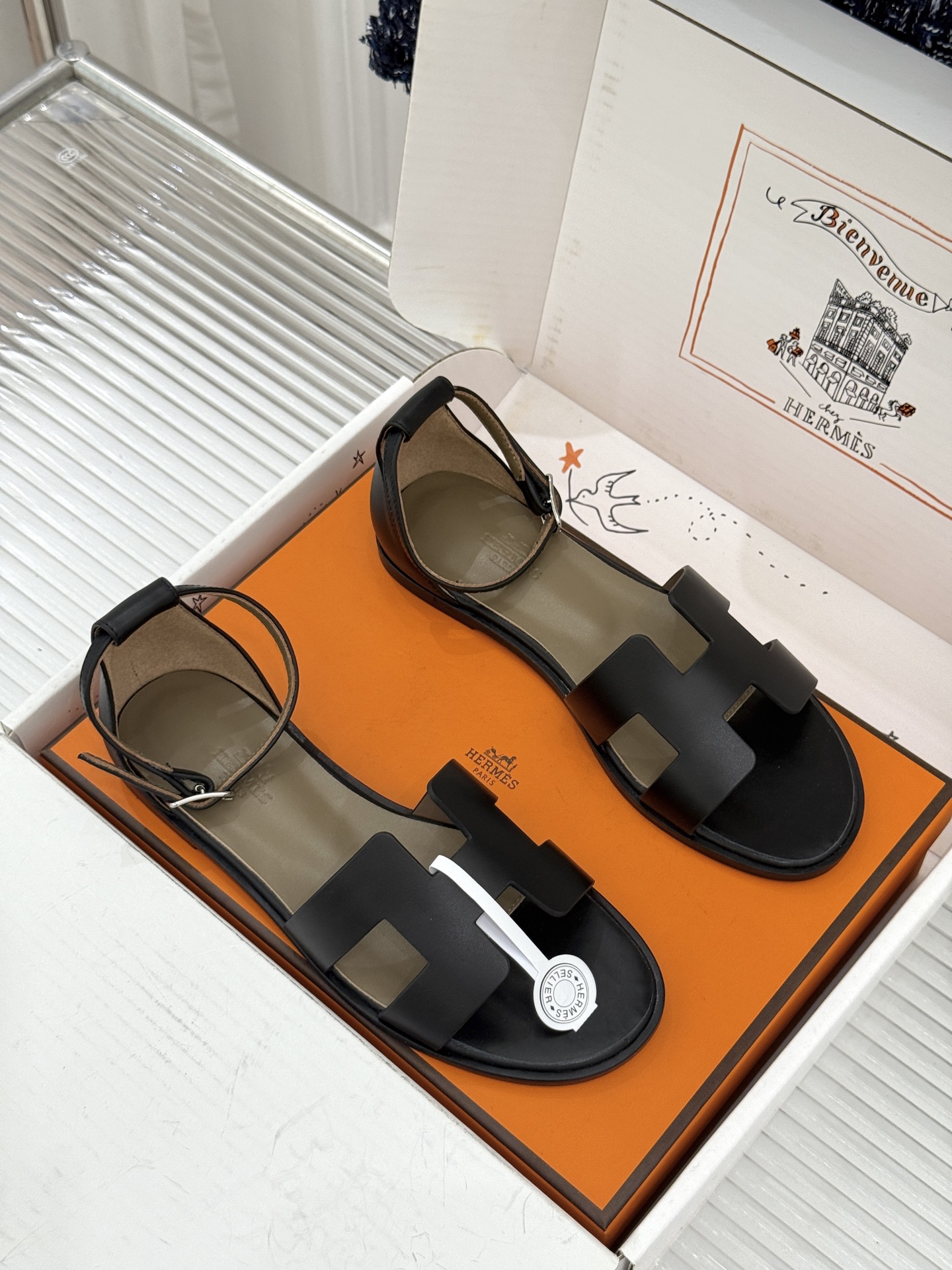 （配原版飞机盒） Hermès/爱马仕经典H型 平底凉鞋 标志性的“H”元素  以剪裁呈现 Epsom牛皮细腻又挺括 平