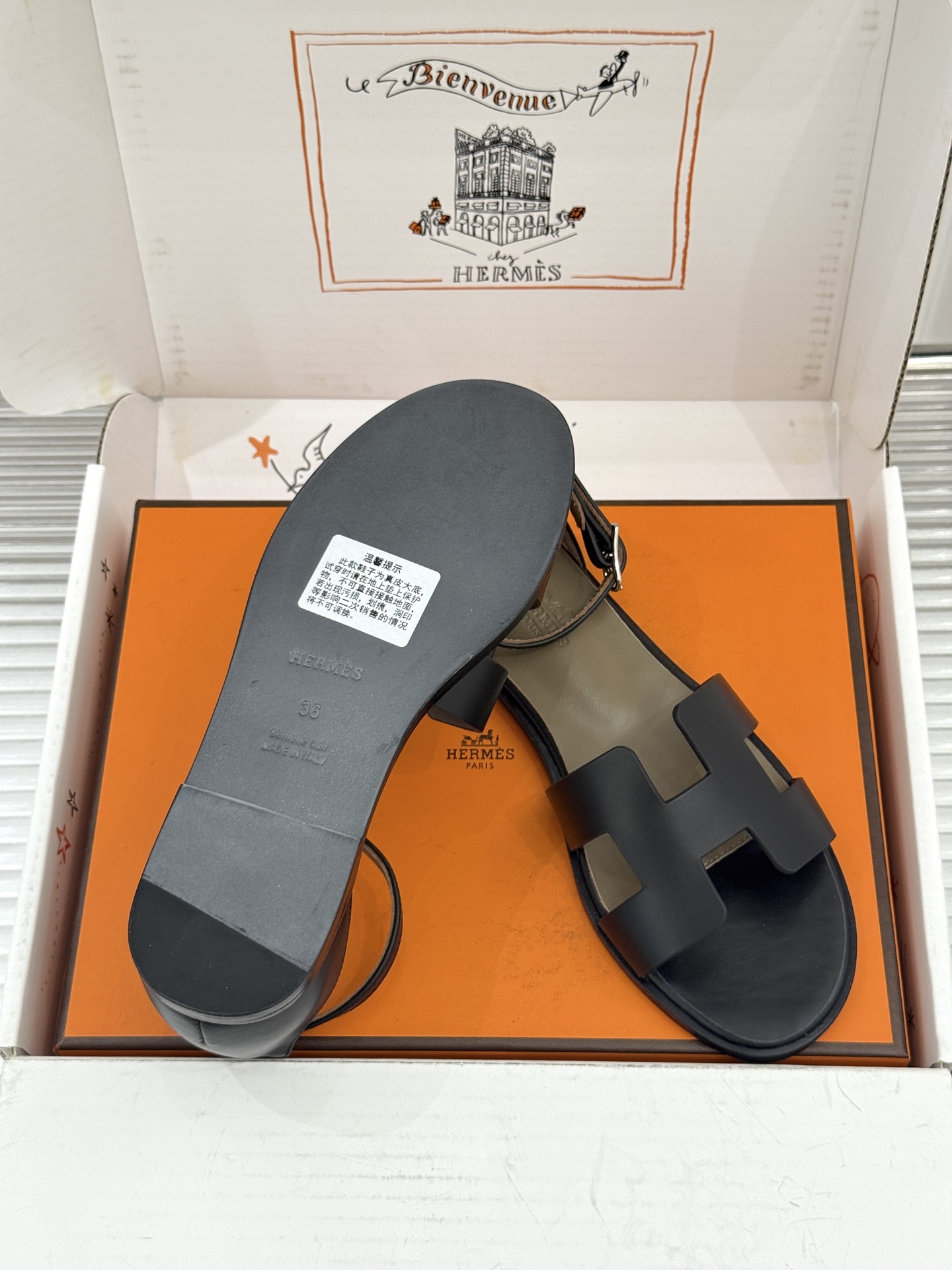 （配原版飞机盒） Hermès/爱马仕经典H型 平底凉鞋 标志性的“H”元素  以剪裁呈现 Epsom牛皮细腻又挺括 平