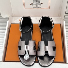 (配原版飞机盒) Hermès/爱马仕经典H型 平底凉鞋 标志性的“H”元素 以剪裁呈现 Epsom牛皮细腻又挺括 平 (配原版飞机盒) Hermès/爱马仕经典H型 平底凉鞋 标志性的“H”元素 以剪裁呈现 Epsom牛皮细腻又挺括 平