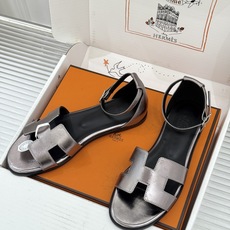(配原版飞机盒) Hermès/爱马仕经典H型 平底凉鞋 标志性的“H”元素 以剪裁呈现 Epsom牛皮细腻又挺括 平 (配原版飞机盒) Hermès/爱马仕经典H型 平底凉鞋 标志性的“H”元素 以剪裁呈现 Epsom牛皮细腻又挺括 平