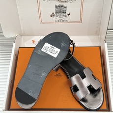 (配原版飞机盒) Hermès/爱马仕经典H型 平底凉鞋 标志性的“H”元素 以剪裁呈现 Epsom牛皮细腻又挺括 平 (配原版飞机盒) Hermès/爱马仕经典H型 平底凉鞋 标志性的“H”元素 以剪裁呈现 Epsom牛皮细腻又挺括 平