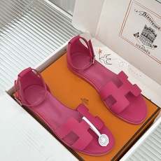 (配原版飞机盒) Hermès/爱马仕经典H型 平底凉鞋 标志性的“H”元素 以剪裁呈现 Epsom牛皮细腻又挺括 平 (配原版飞机盒) Hermès/爱马仕经典H型 平底凉鞋 标志性的“H”元素 以剪裁呈现 Epsom牛皮细腻又挺括 平