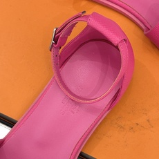 (配原版飞机盒) Hermès/爱马仕经典H型 平底凉鞋 标志性的“H”元素 以剪裁呈现 Epsom牛皮细腻又挺括 平 (配原版飞机盒) Hermès/爱马仕经典H型 平底凉鞋 标志性的“H”元素 以剪裁呈现 Epsom牛皮细腻又挺括 平