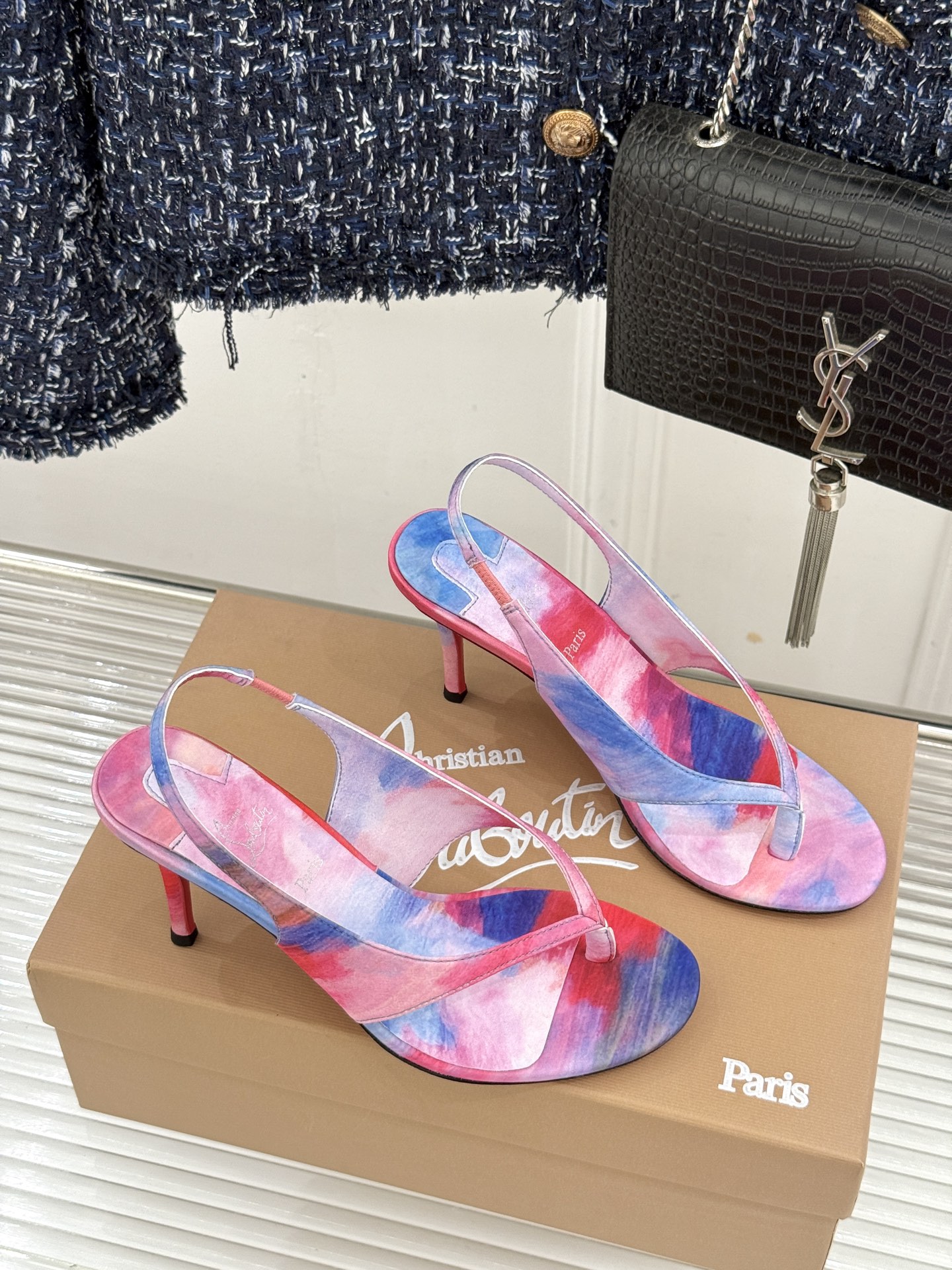 ChristinLouboutin/CL26WF新品 细带夹趾高跟细跟凉鞋 红底是品牌灵魂 细带勾勒纤细脚线 夹趾设计自