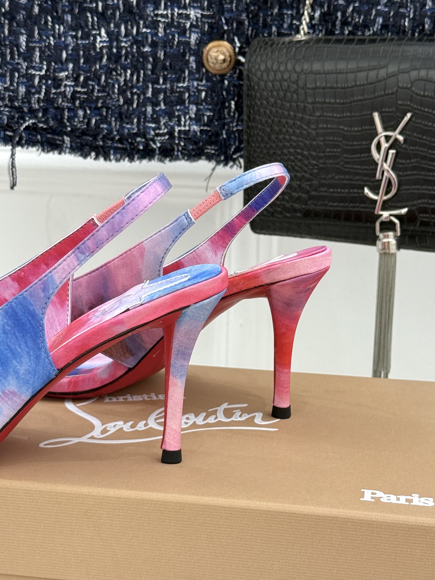 ChristinLouboutin/CL26WF新品 细带夹趾高跟细跟凉鞋 红底是品牌灵魂 细带勾勒纤细脚线 夹趾设计自