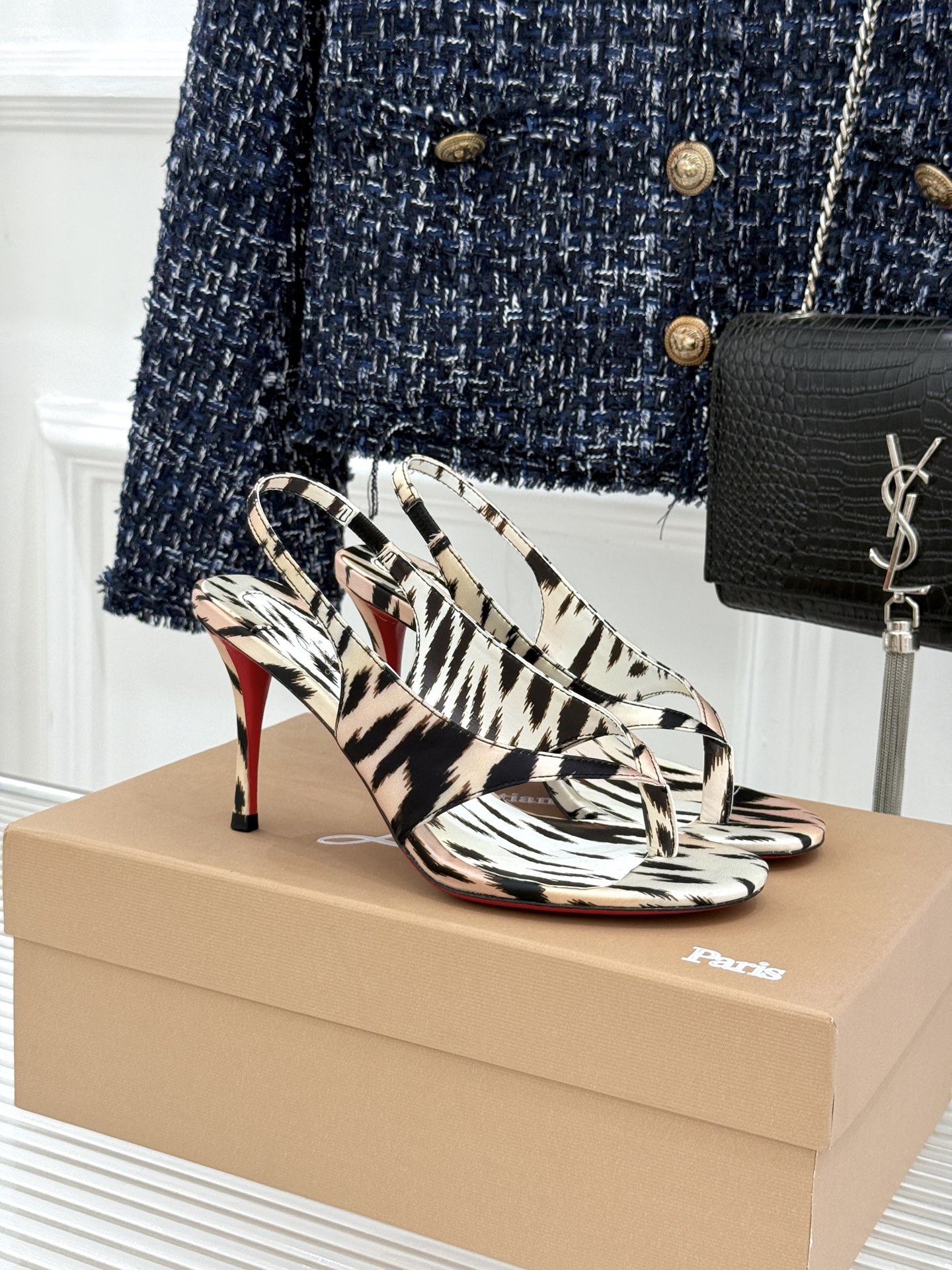 ChristinLouboutin/CL26WF新品 细带夹趾高跟细跟凉鞋 红底是品牌灵魂 细带勾勒纤细脚线 夹趾设计自