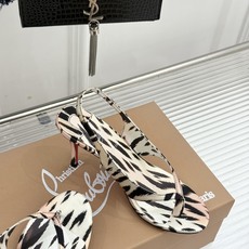 ChristinLouboutin/CL26WF新品 细带夹趾高跟细跟凉鞋 红底是品牌灵魂 细带勾勒纤细脚线 夹趾设计自 ChristinLouboutin/CL26WF新品 细带夹趾高跟细跟凉鞋 红底是品牌灵魂 细带勾勒纤细脚线 夹趾设计自