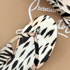 ChristinLouboutin/CL26WF新品 细带夹趾高跟细跟凉鞋 红底是品牌灵魂 细带勾勒纤细脚线 夹趾设计自 ChristinLouboutin/CL26WF新品 细带夹趾高跟细跟凉鞋 红底是品牌灵魂 细带勾勒纤细脚线 夹趾设计自