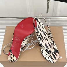 ChristinLouboutin/CL26WF新品 细带夹趾高跟细跟凉鞋 红底是品牌灵魂 细带勾勒纤细脚线 夹趾设计自 ChristinLouboutin/CL26WF新品 细带夹趾高跟细跟凉鞋 红底是品牌灵魂 细带勾勒纤细脚线 夹趾设计自