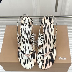 ChristinLouboutin/CL26WF新品 细带夹趾高跟细跟凉鞋 红底是品牌灵魂 细带勾勒纤细脚线 夹趾设计自 ChristinLouboutin/CL26WF新品 细带夹趾高跟细跟凉鞋 红底是品牌灵魂 细带勾勒纤细脚线 夹趾设计自