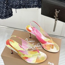 ChristinLouboutin/CL26WF新品 细带夹趾高跟细跟凉鞋 红底是品牌灵魂 细带勾勒纤细脚线 夹趾设计自 ChristinLouboutin/CL26WF新品 细带夹趾高跟细跟凉鞋 红底是品牌灵魂 细带勾勒纤细脚线 夹趾设计自