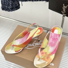 ChristinLouboutin/CL26WF新品 细带夹趾高跟细跟凉鞋 红底是品牌灵魂 细带勾勒纤细脚线 夹趾设计自 ChristinLouboutin/CL26WF新品 细带夹趾高跟细跟凉鞋 红底是品牌灵魂 细带勾勒纤细脚线 夹趾设计自