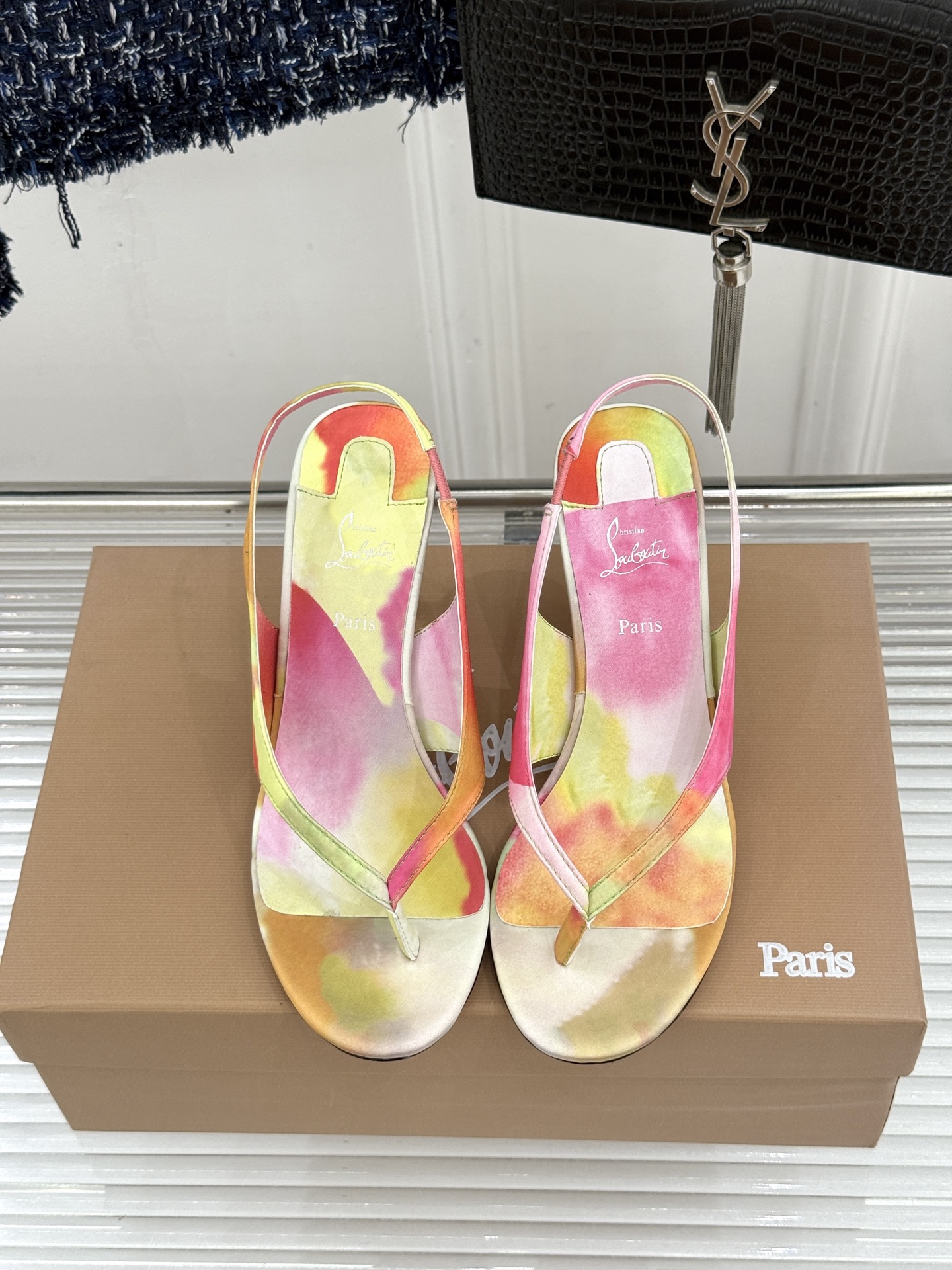 ChristinLouboutin/CL26WF新品 细带夹趾高跟细跟凉鞋 红底是品牌灵魂 细带勾勒纤细脚线 夹趾设计自 ChristinLouboutin/CL26WF新品 细带夹趾高跟细跟凉鞋 红底是品牌灵魂 细带勾勒纤细脚线 夹趾设计自